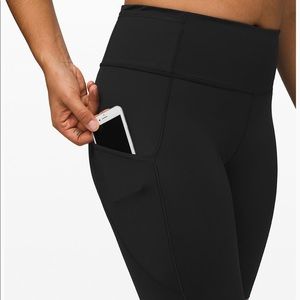 NEVER WORN lululemon bike shorts w pockets